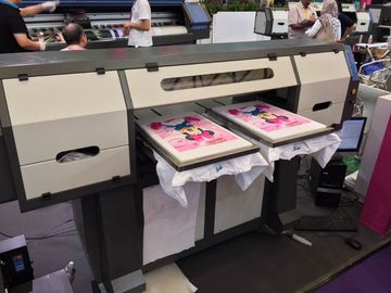 China dirija a la impresora TX202 de la ropa para la impresión de la camiseta con las cabezas de Epson DX5 proveedor