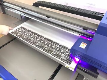 China impresora plana ULTRAVIOLETA tamaño pequeño de los 90x60cm con la alta resolución proveedor